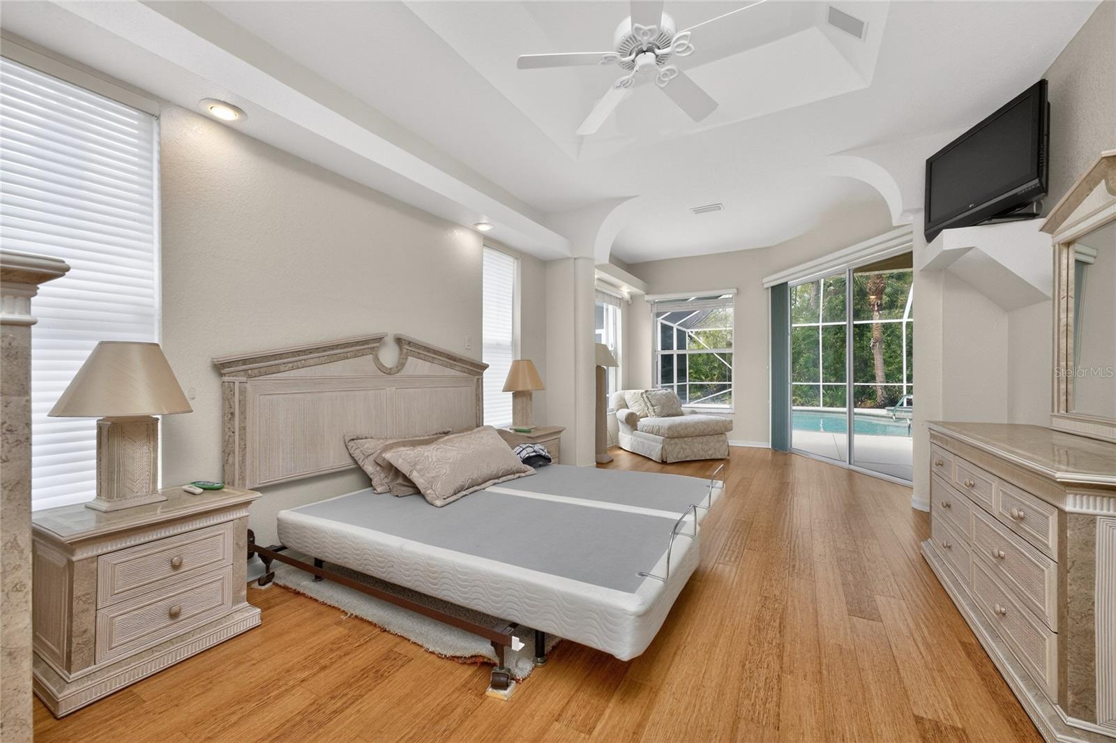 Image 34 of 76 For 1009 Beach Street