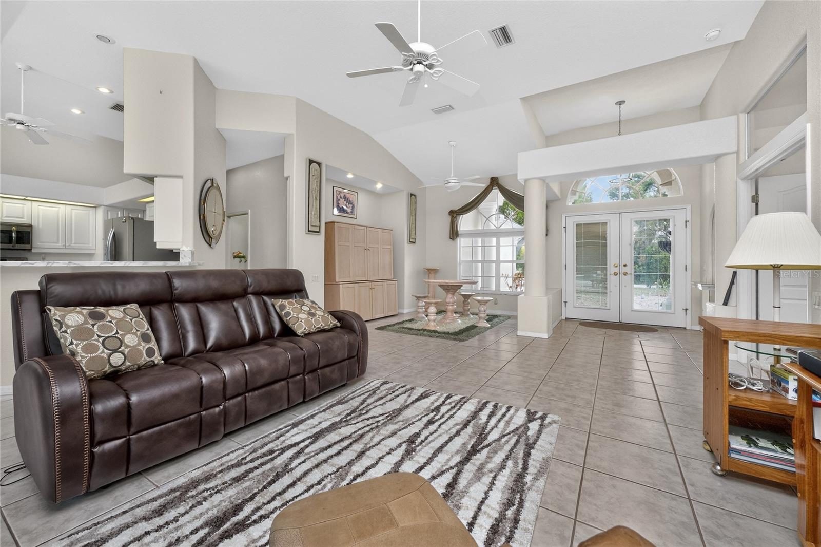 Image 4 of 76 For 1009 Beach Street