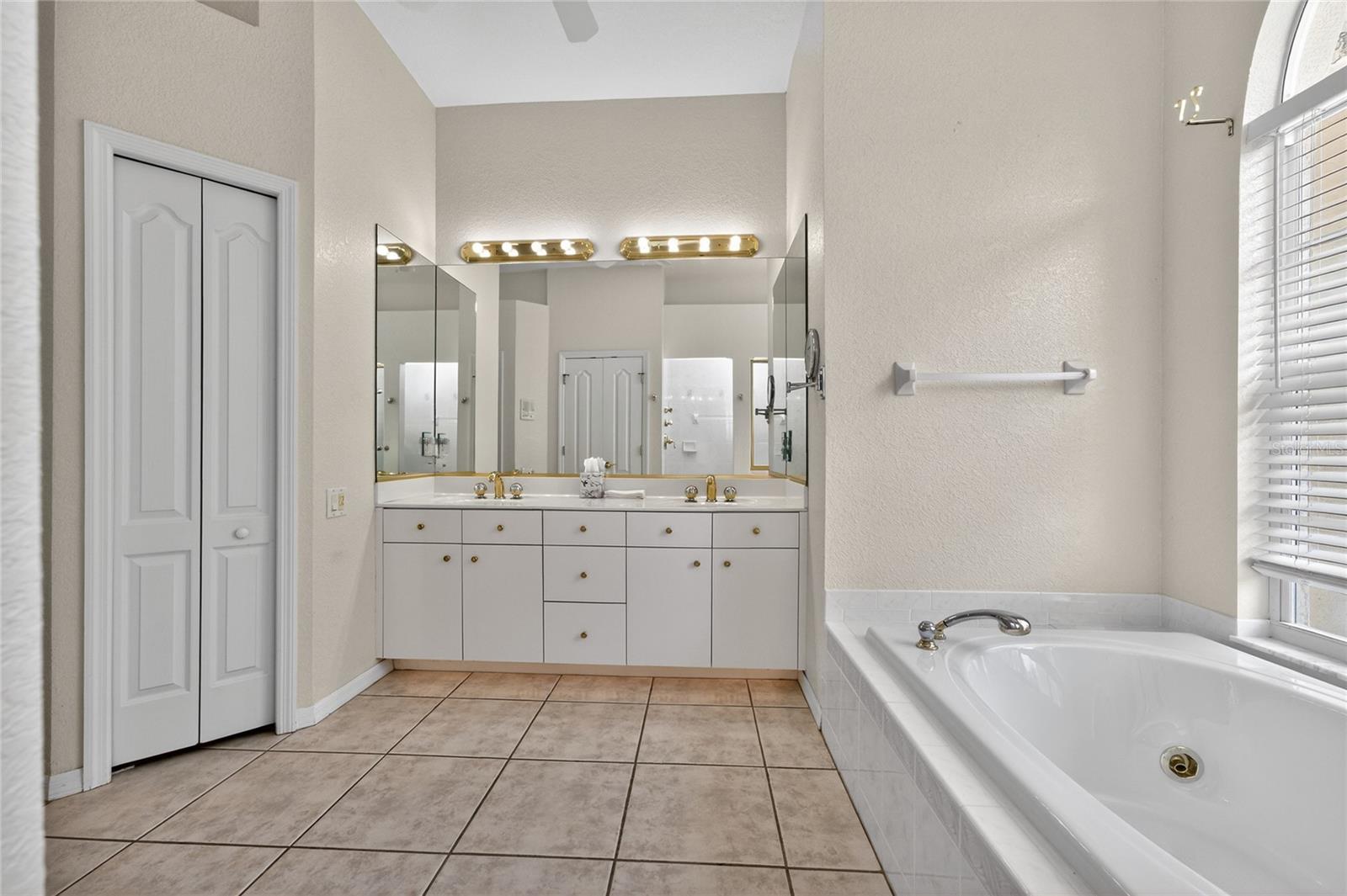 Image 42 of 76 For 1009 Beach Street