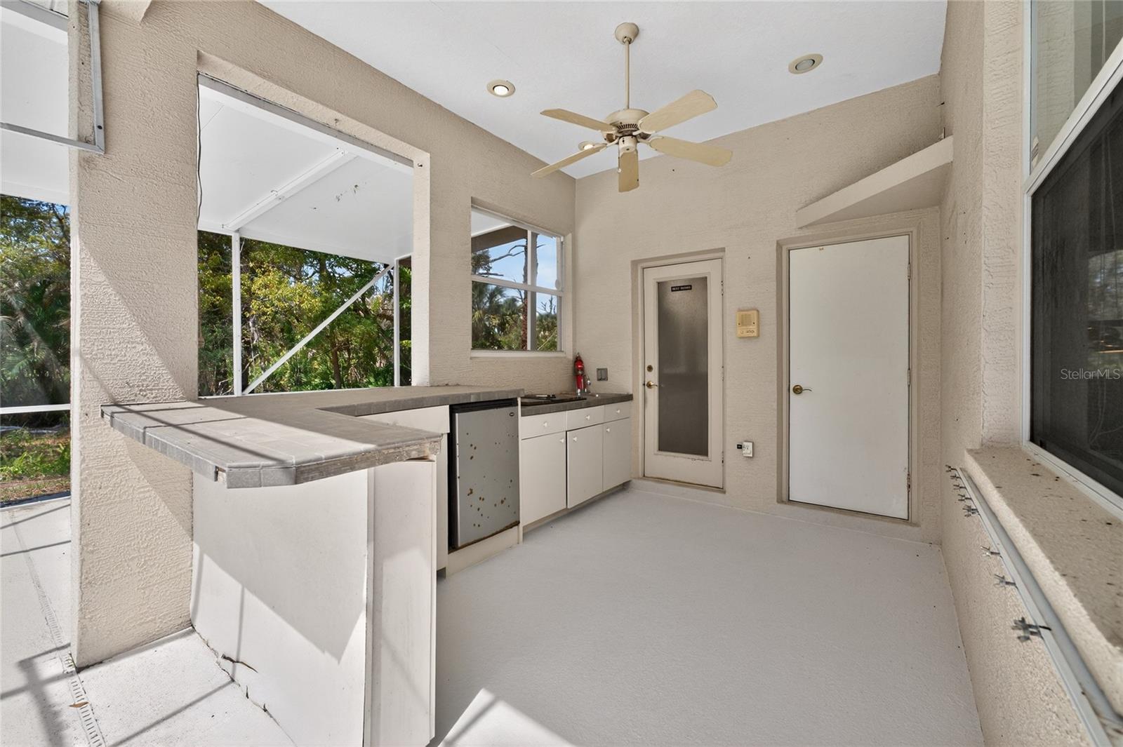 Image 43 of 76 For 1009 Beach Street