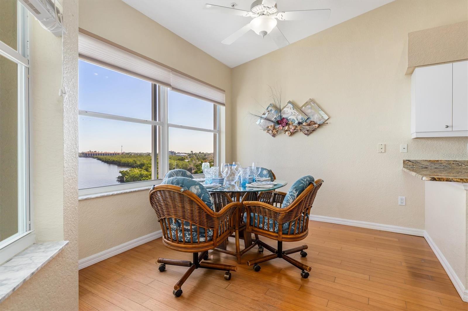 Image 16 of 48 For 200 Harbor Walk Drive 354