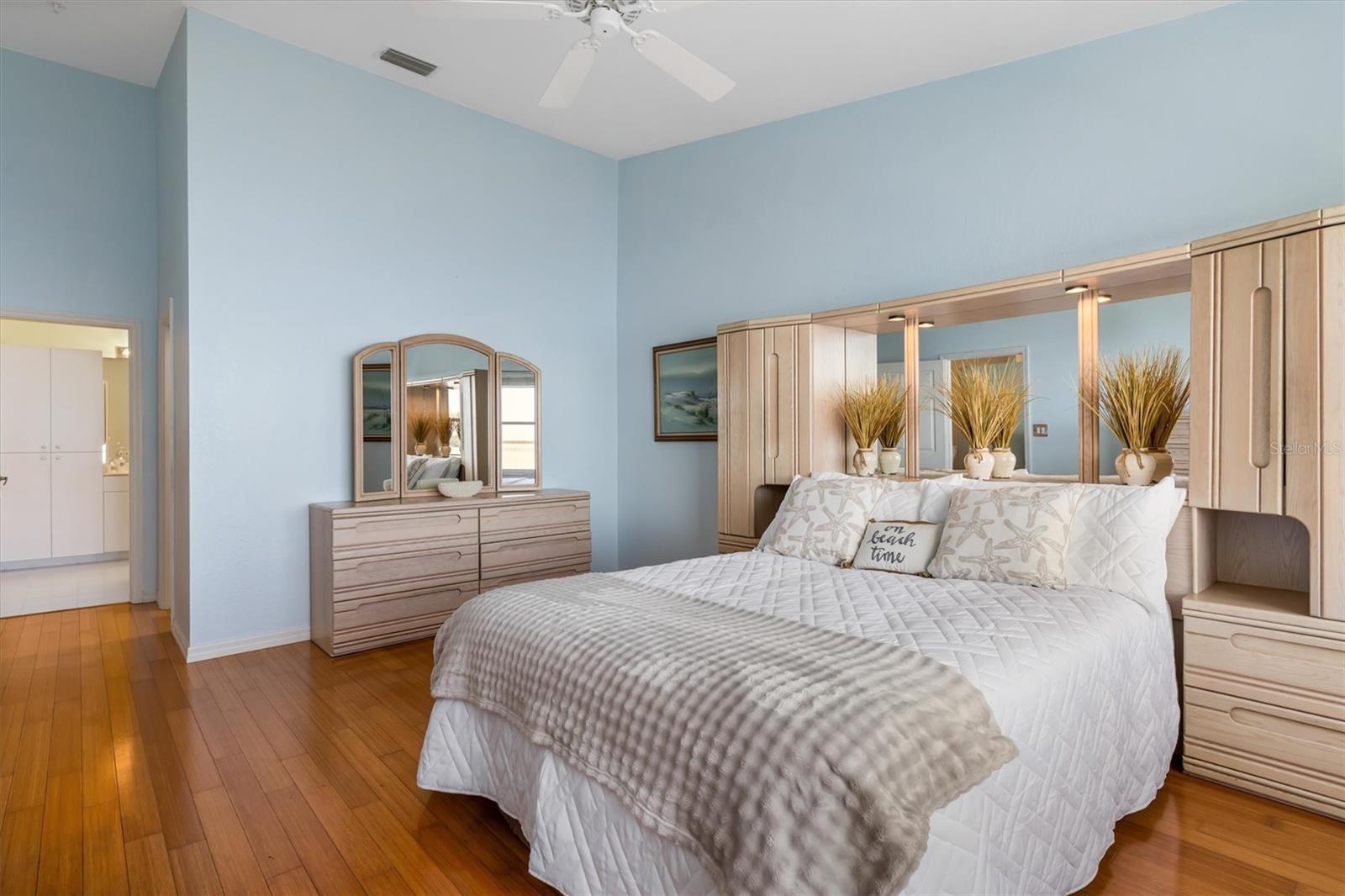 Image 21 of 48 For 200 Harbor Walk Drive 354