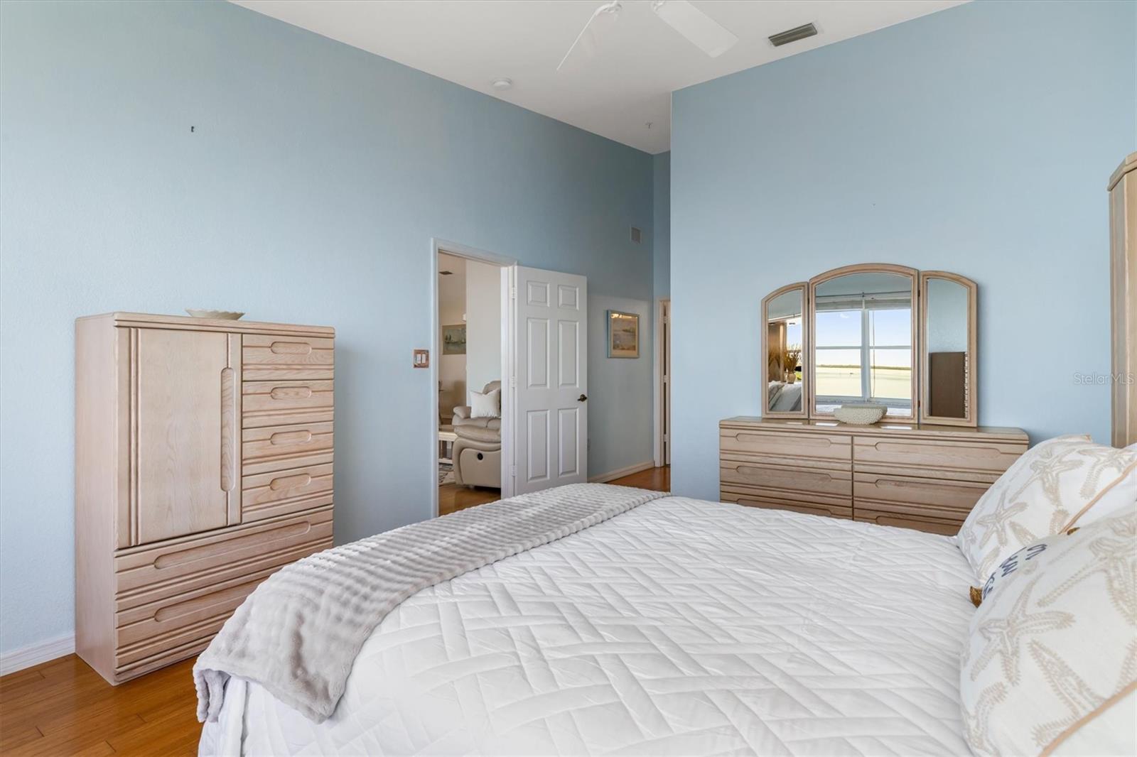 Image 22 of 48 For 200 Harbor Walk Drive 354