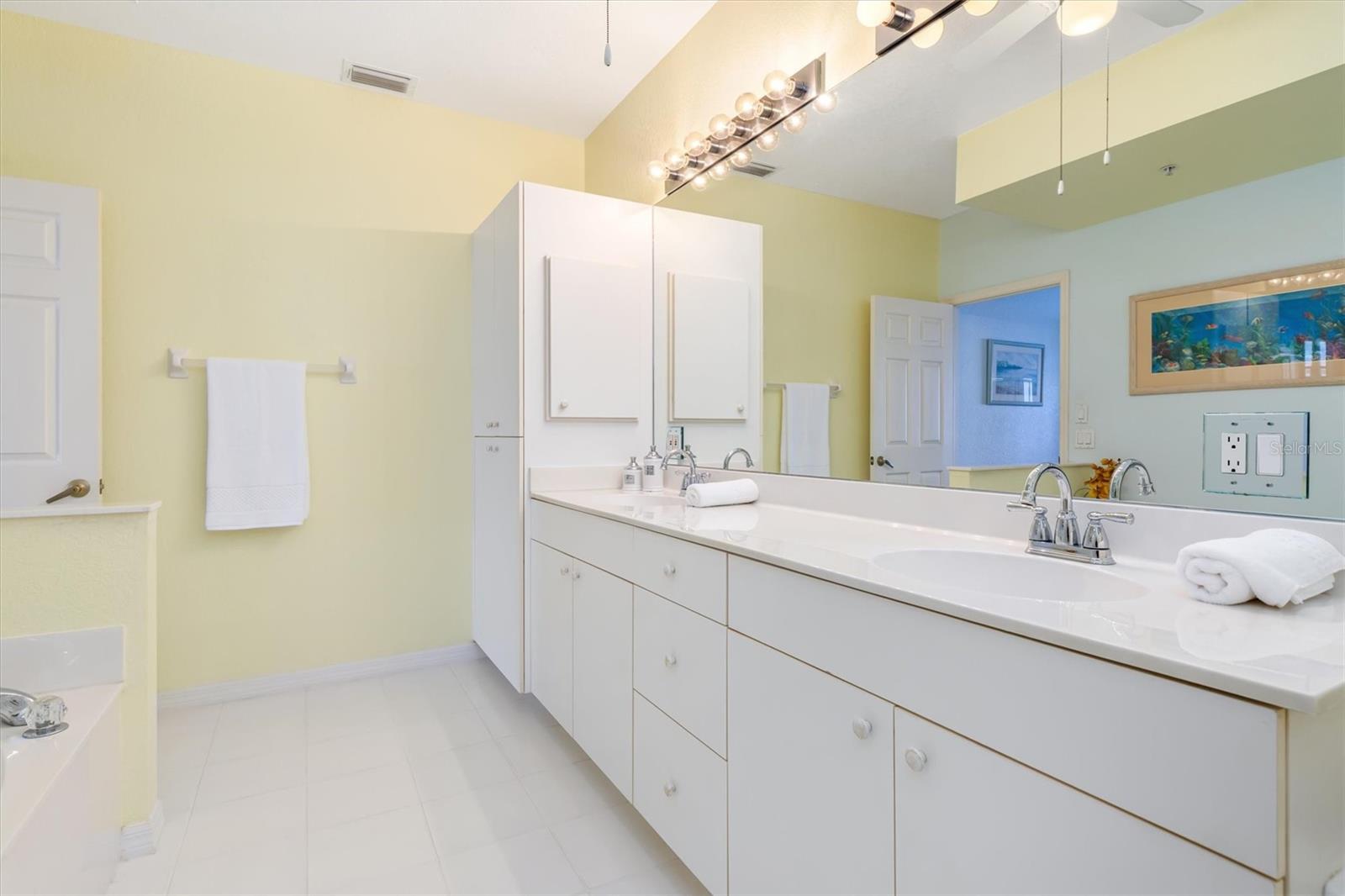 Image 25 of 48 For 200 Harbor Walk Drive 354