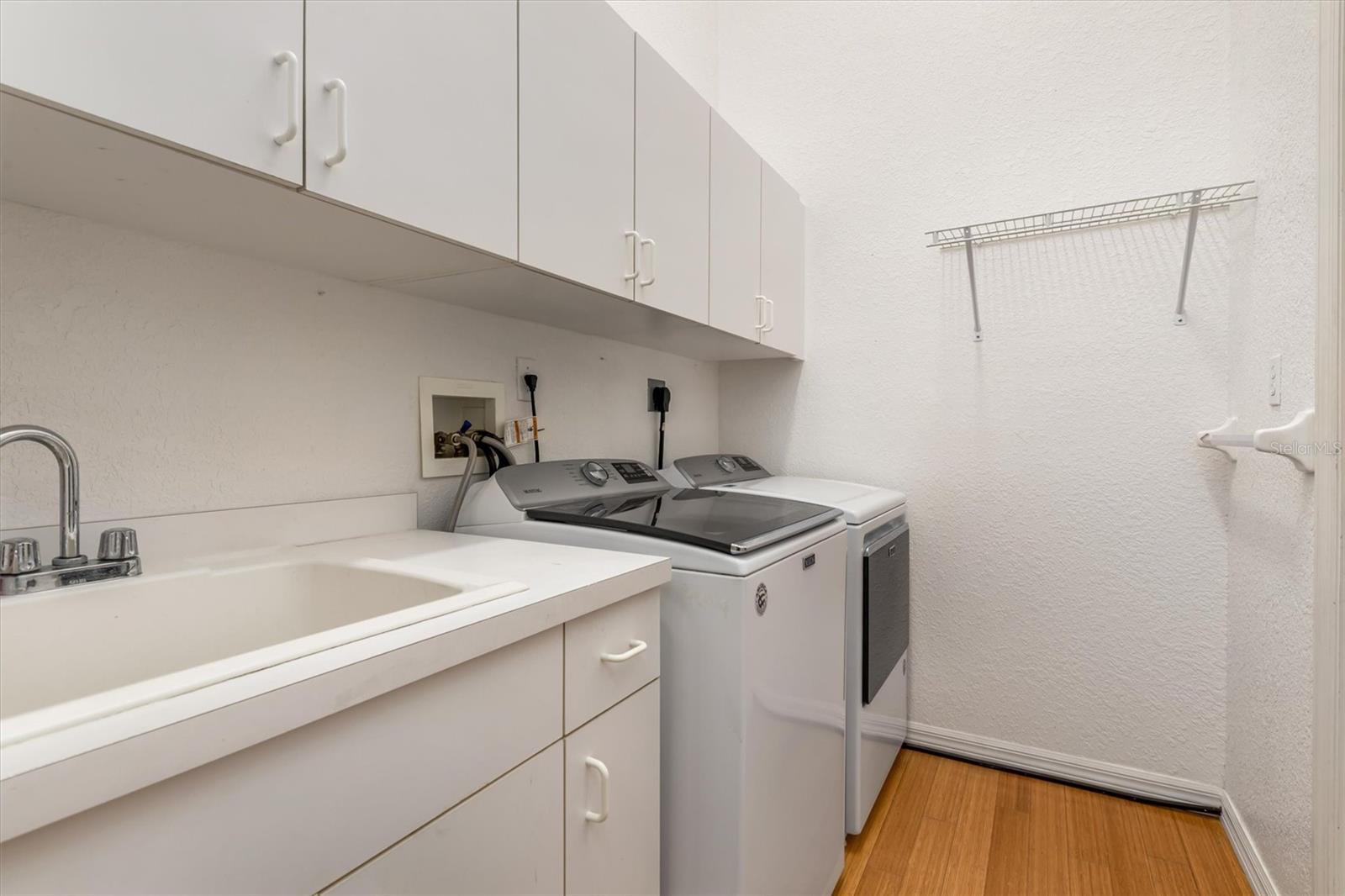 Image 33 of 48 For 200 Harbor Walk Drive 354