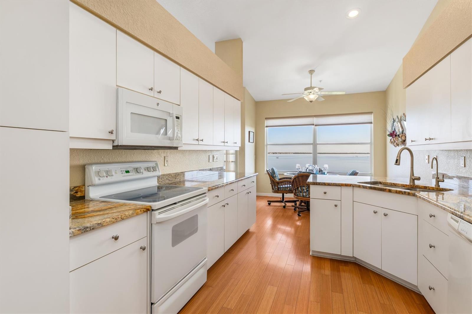 Image 4 of 48 For 200 Harbor Walk Drive 354