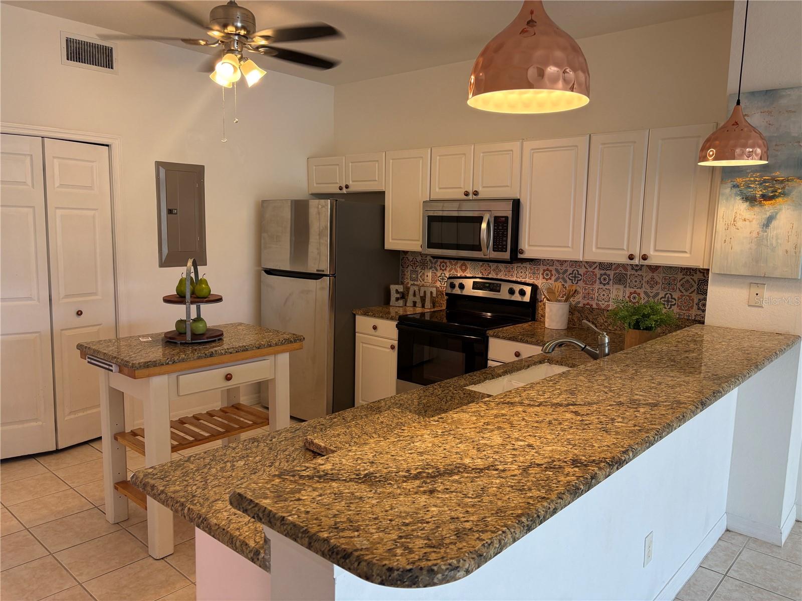 Image 10 of 41 For 2002 Bal Harbor Boulevard 312