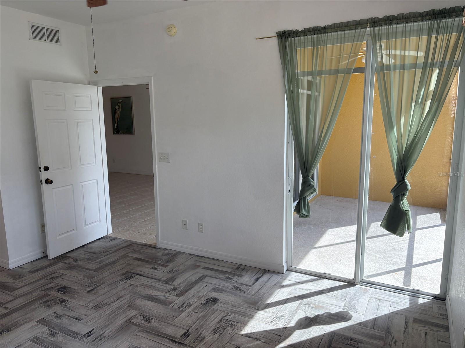 Image 13 of 41 For 2002 Bal Harbor Boulevard 312