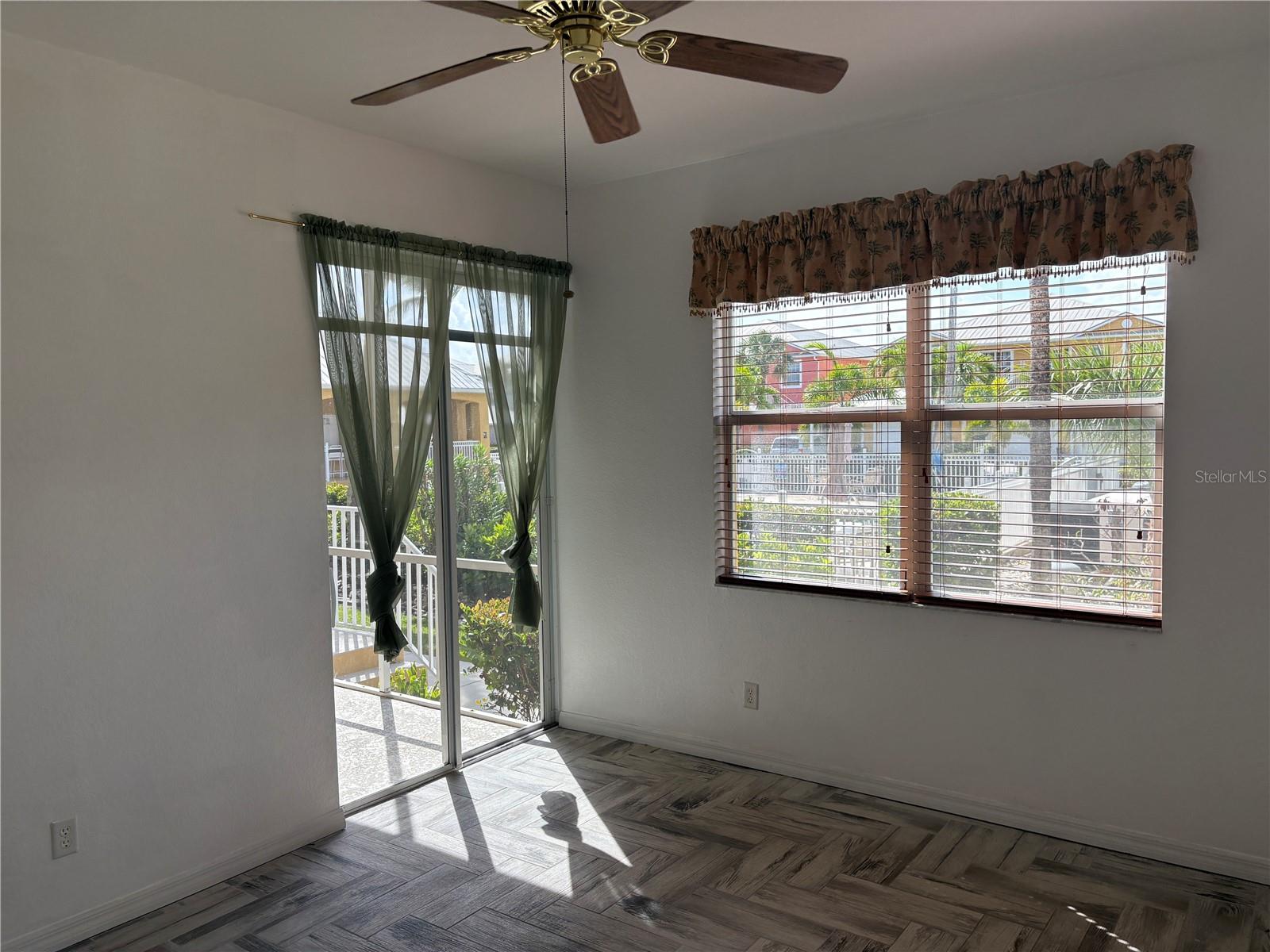 Image 15 of 41 For 2002 Bal Harbor Boulevard 312