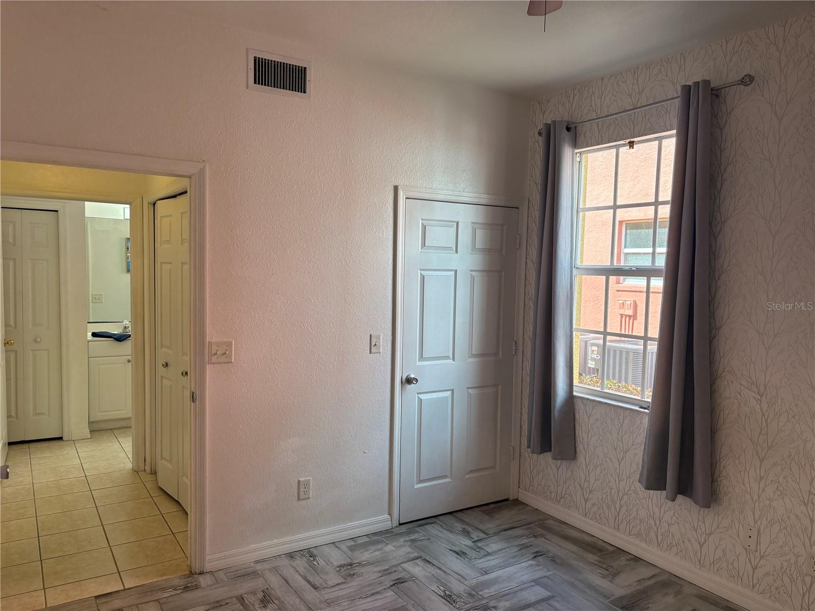 Image 16 of 41 For 2002 Bal Harbor Boulevard 312