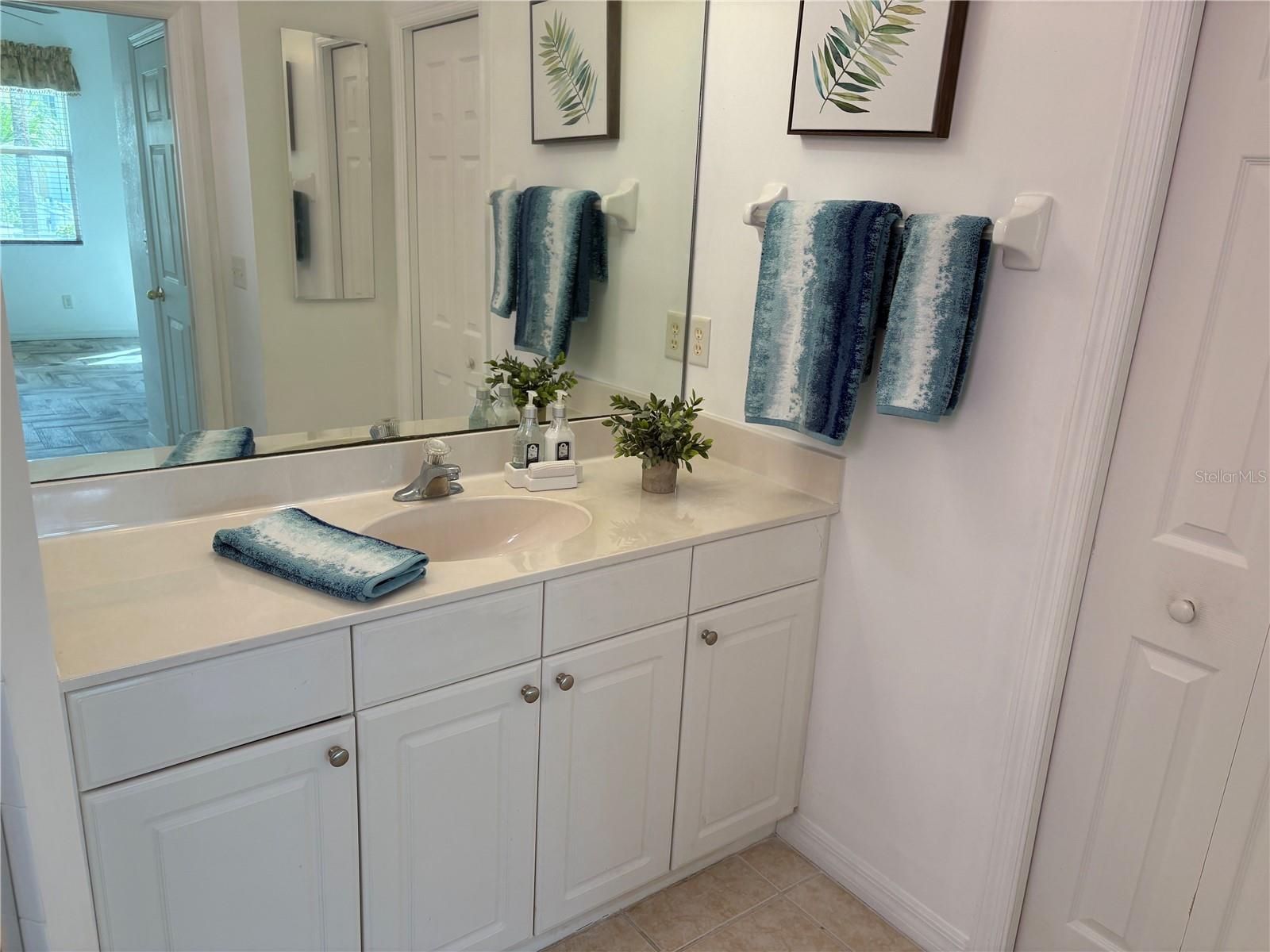 Image 18 of 41 For 2002 Bal Harbor Boulevard 312