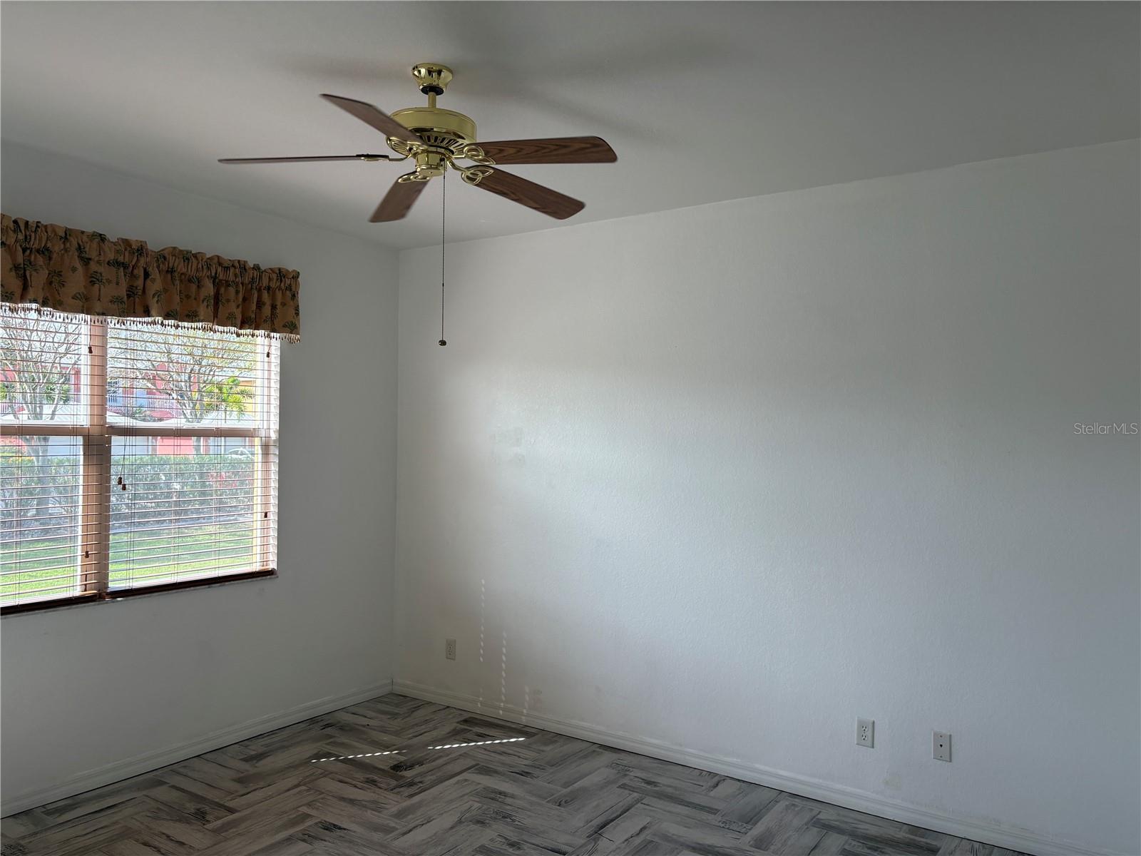 Image 21 of 41 For 2002 Bal Harbor Boulevard 312