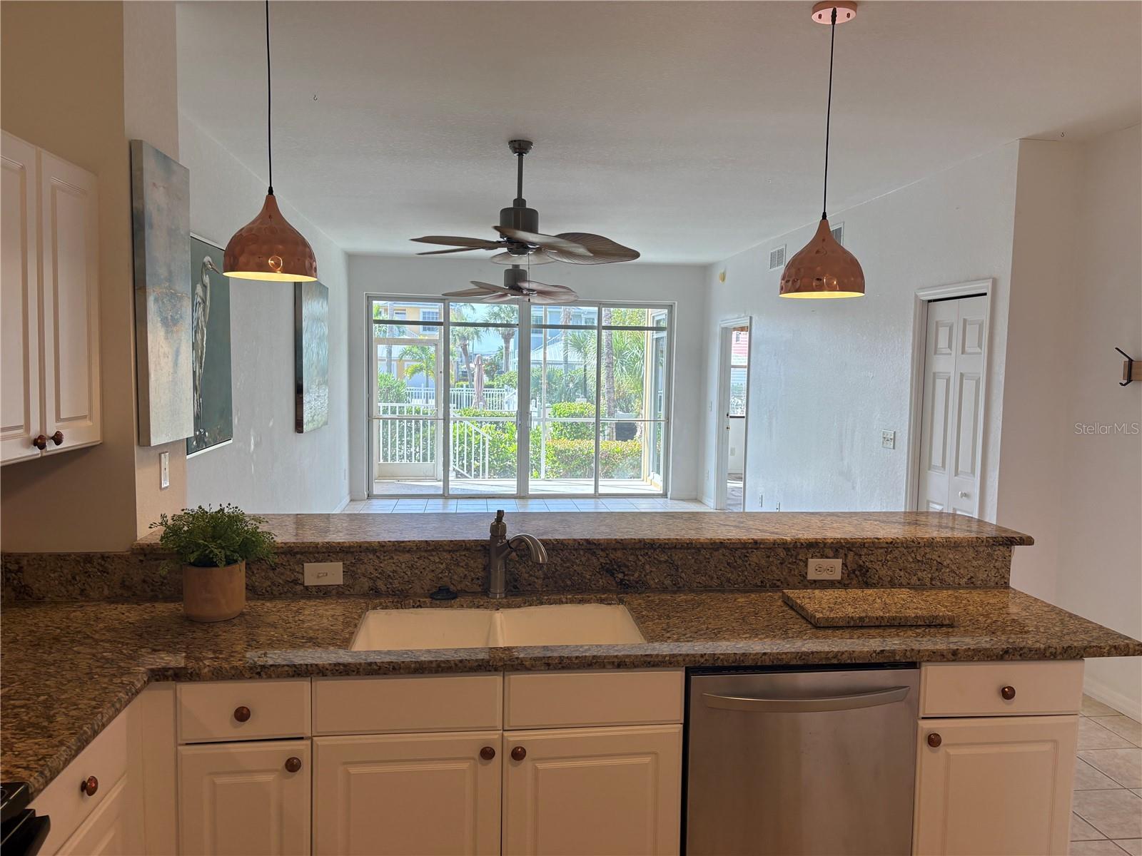 Image 9 of 41 For 2002 Bal Harbor Boulevard 312