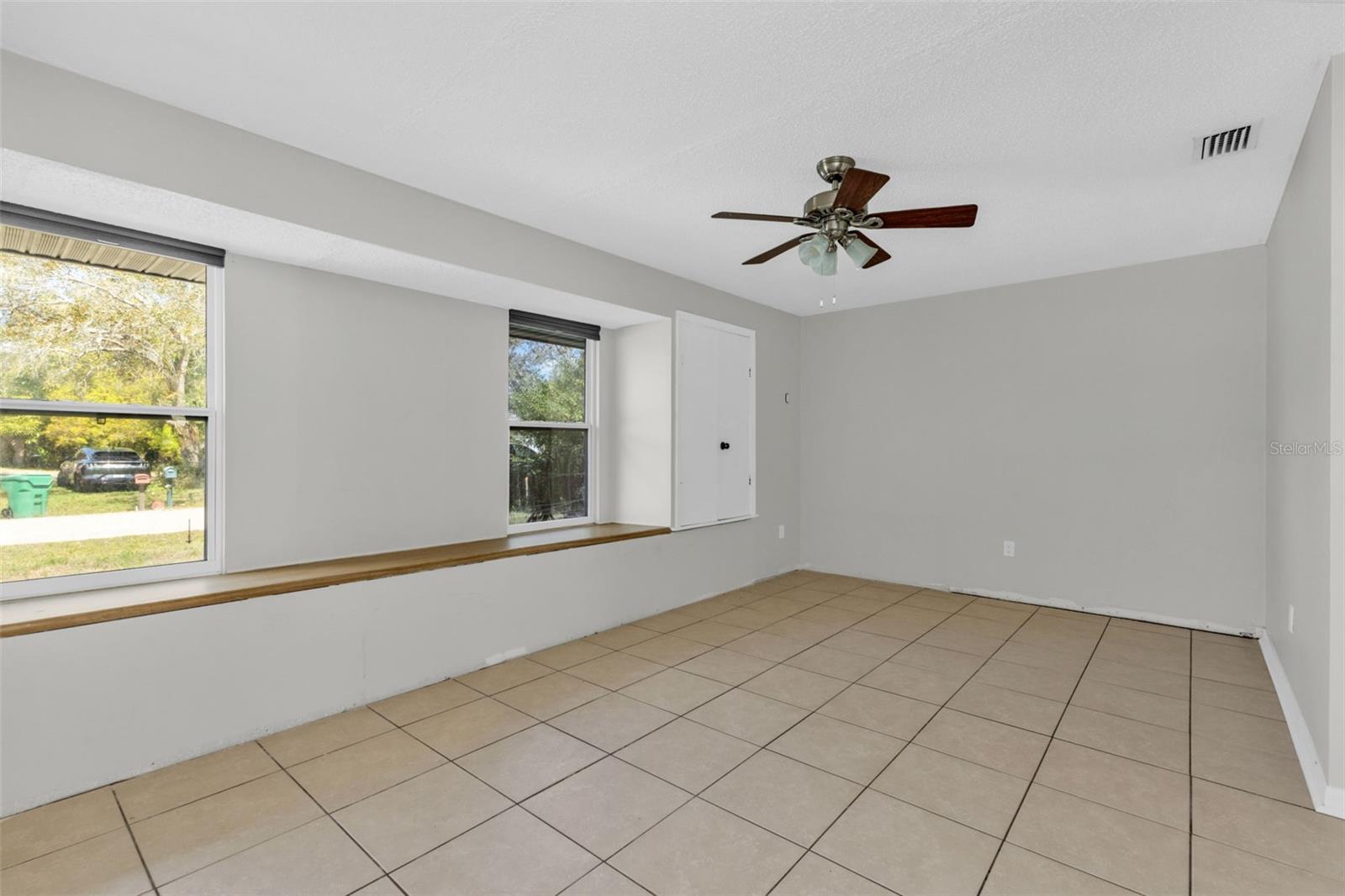 Image 12 of 40 For 923 Linnaen Terrace Nw