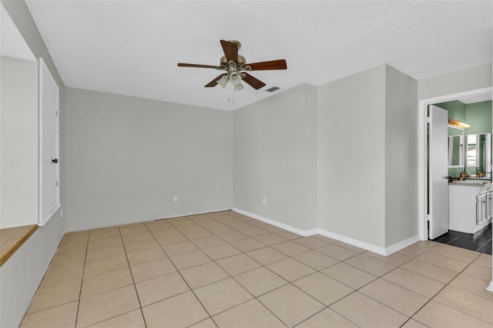 Image 13 of 40 For 923 Linnaen Terrace Nw