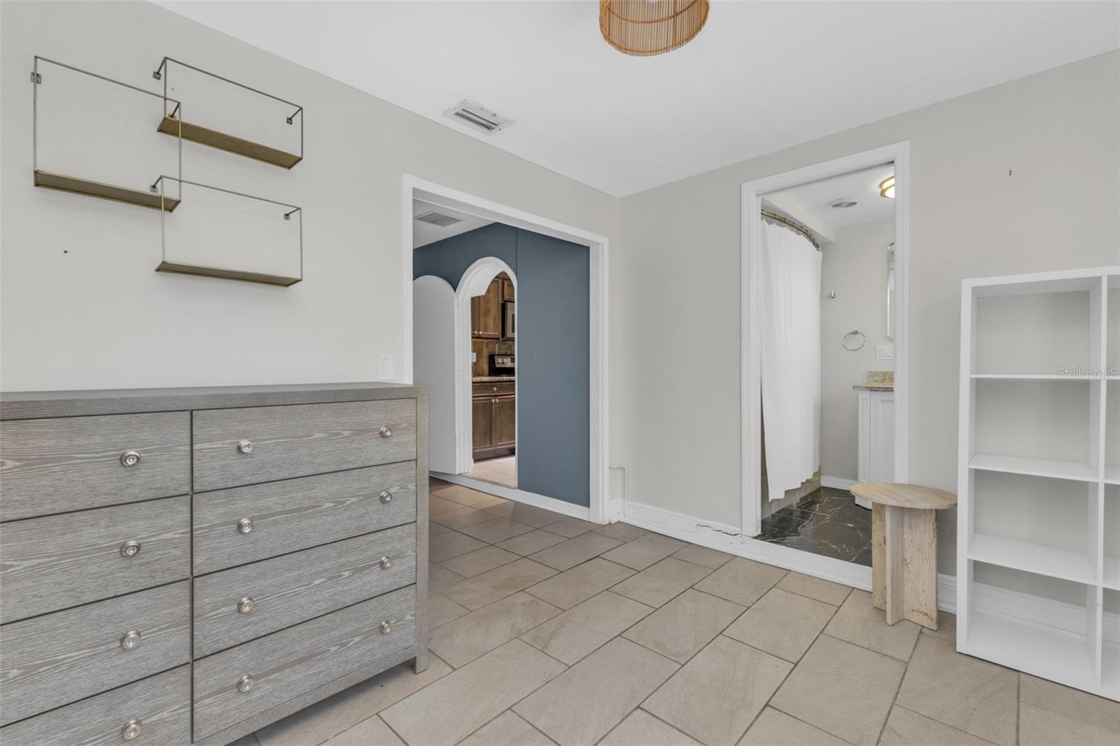 Image 18 of 40 For 923 Linnaen Terrace Nw