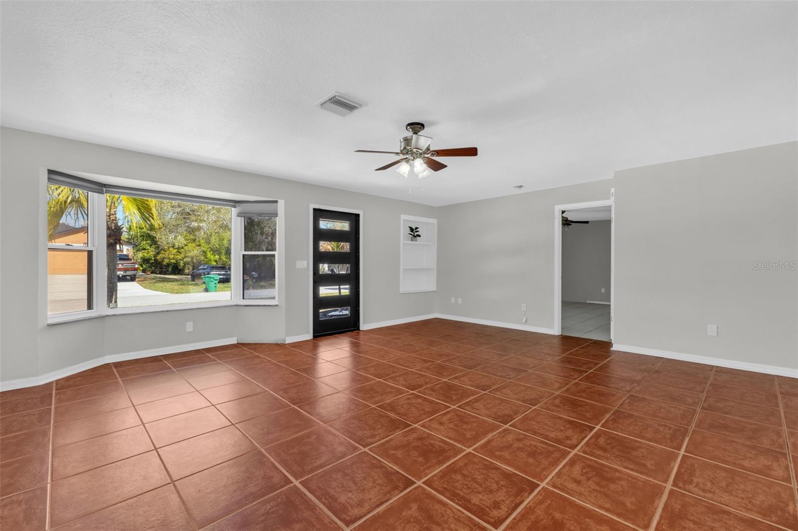 Image 2 of 40 For 923 Linnaen Terrace Nw