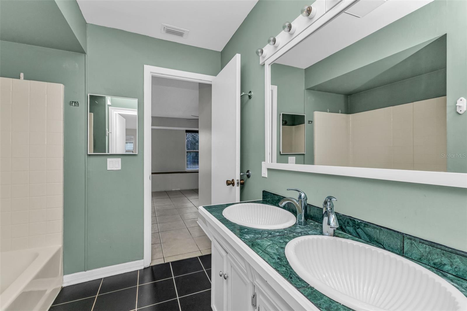 Image 24 of 40 For 923 Linnaen Terrace Nw