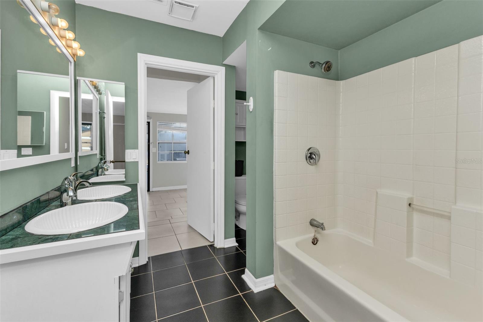 Image 25 of 40 For 923 Linnaen Terrace Nw