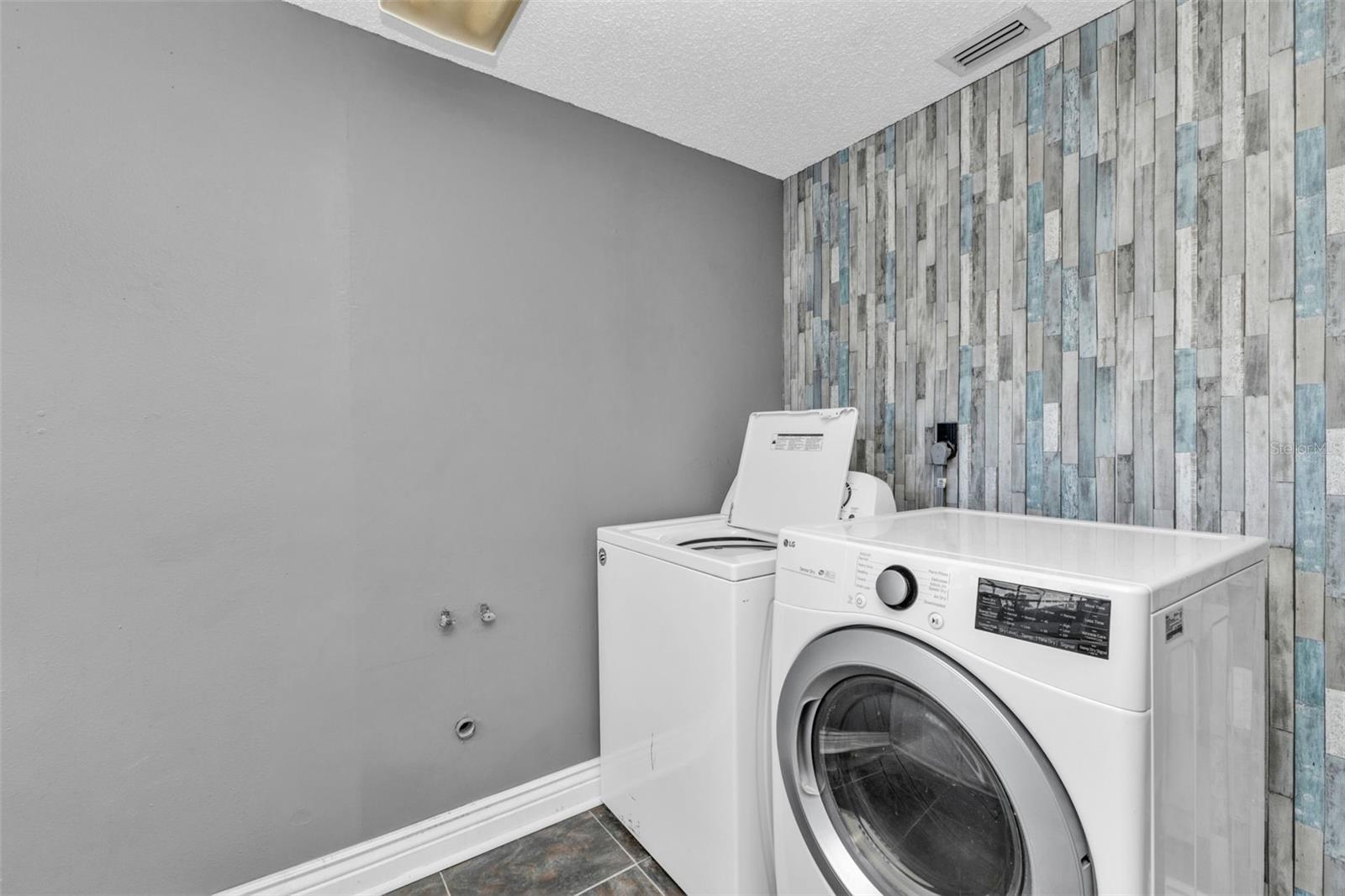 Image 28 of 40 For 923 Linnaen Terrace Nw