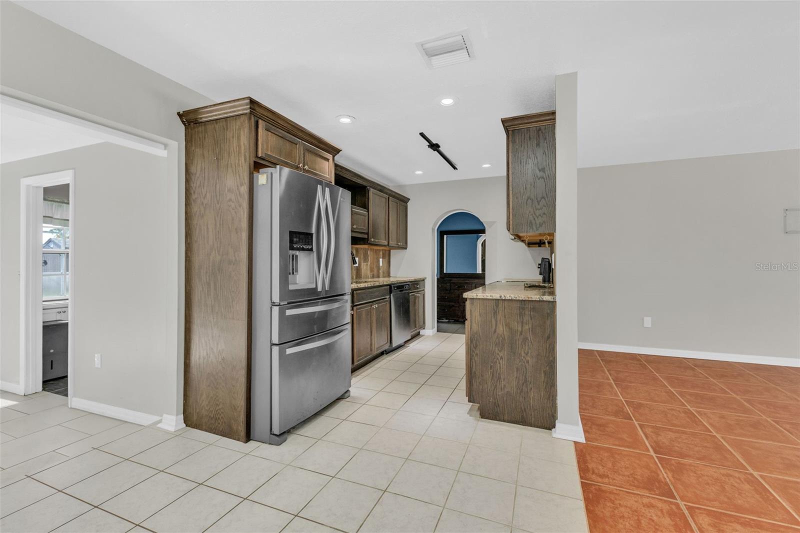 Image 6 of 40 For 923 Linnaen Terrace Nw