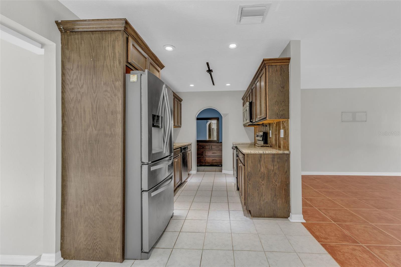 Image 7 of 40 For 923 Linnaen Terrace Nw