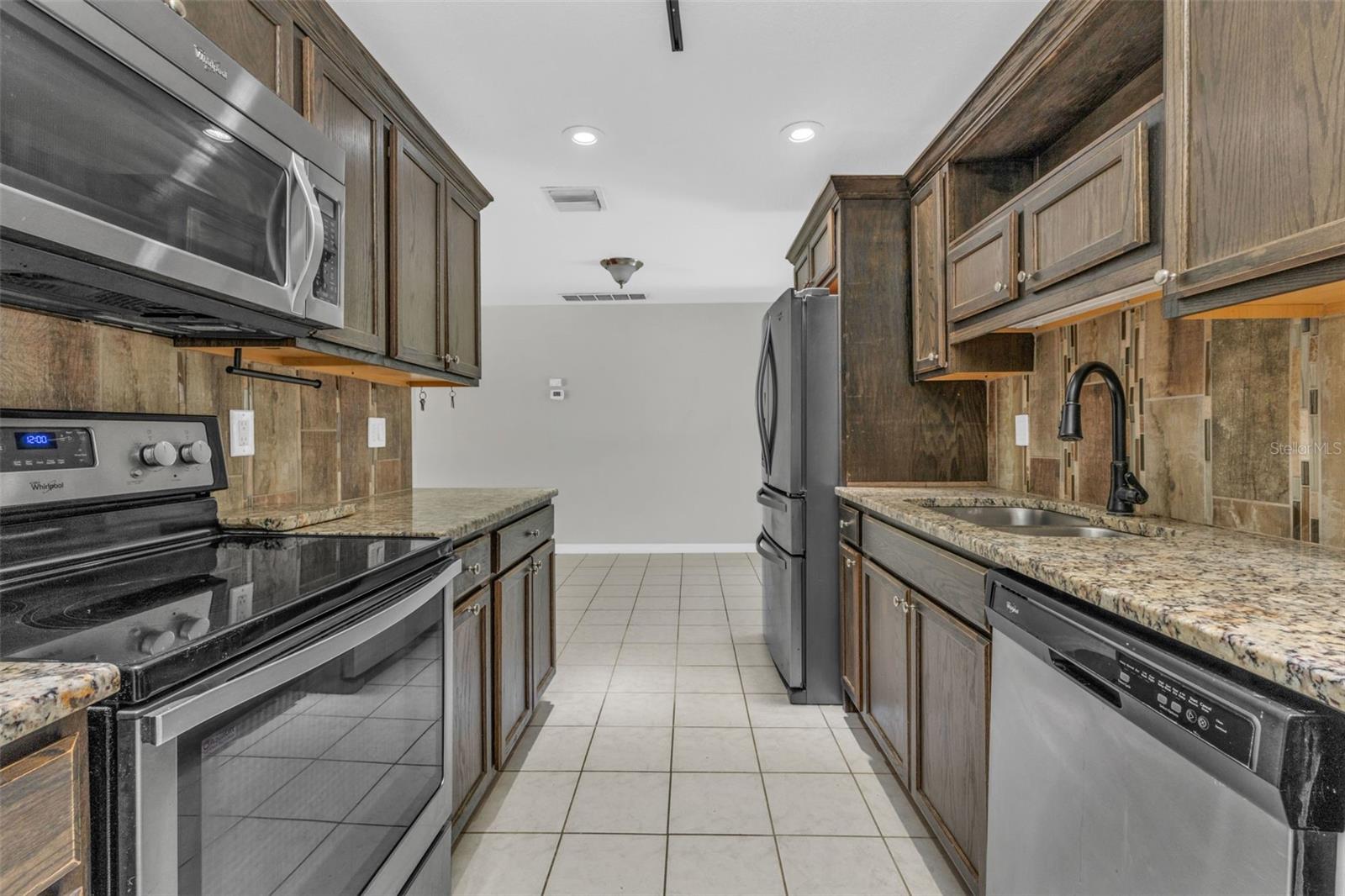 Image 8 of 40 For 923 Linnaen Terrace Nw