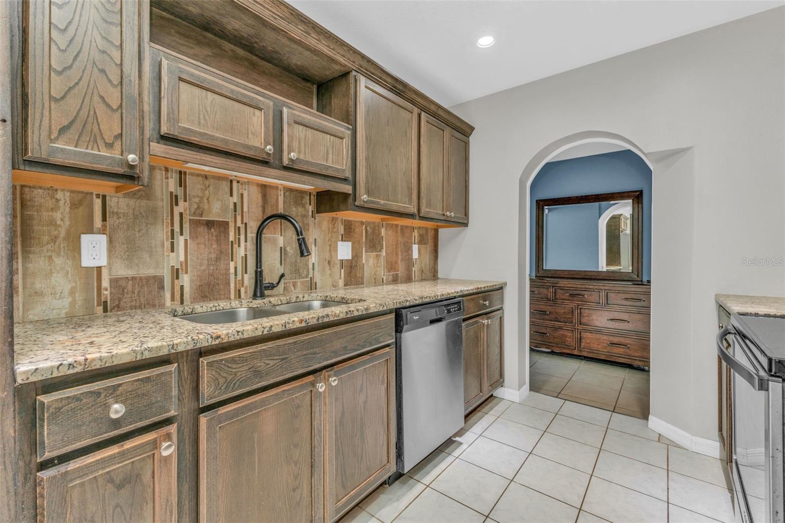 Image 9 of 40 For 923 Linnaen Terrace Nw