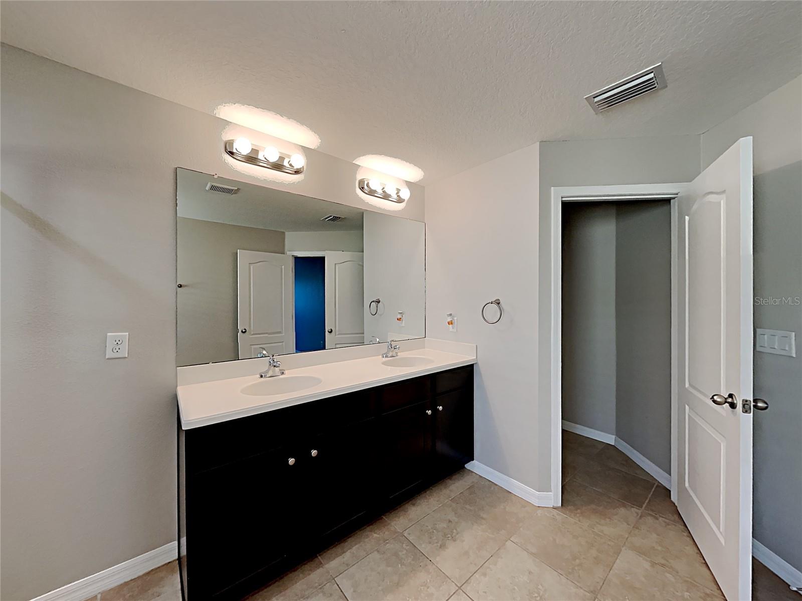 Image 8 of 23 For 7226 Lumber Port Drive