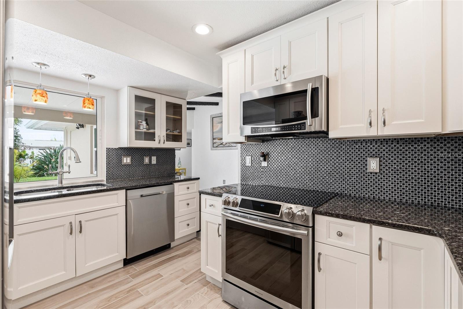 Image 8 of 34 For 22198 New York Avenue