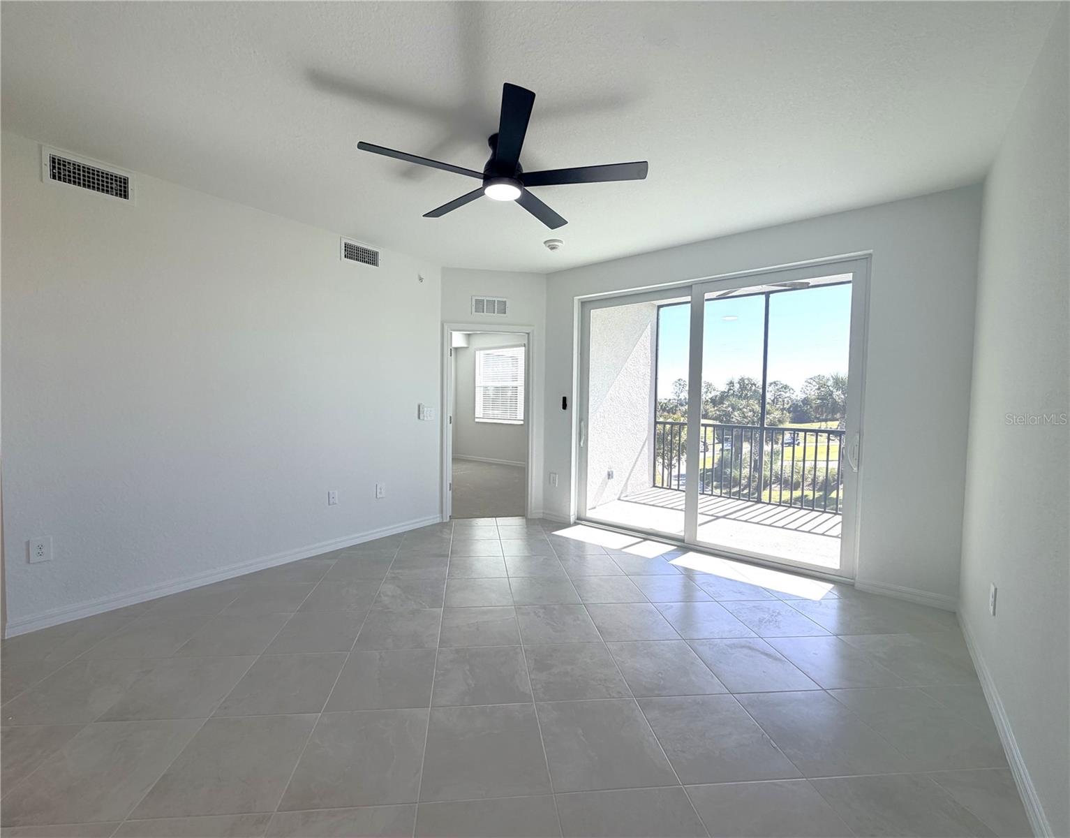 Listing photo id 8 for 17570 Opal Sand Drive 208
