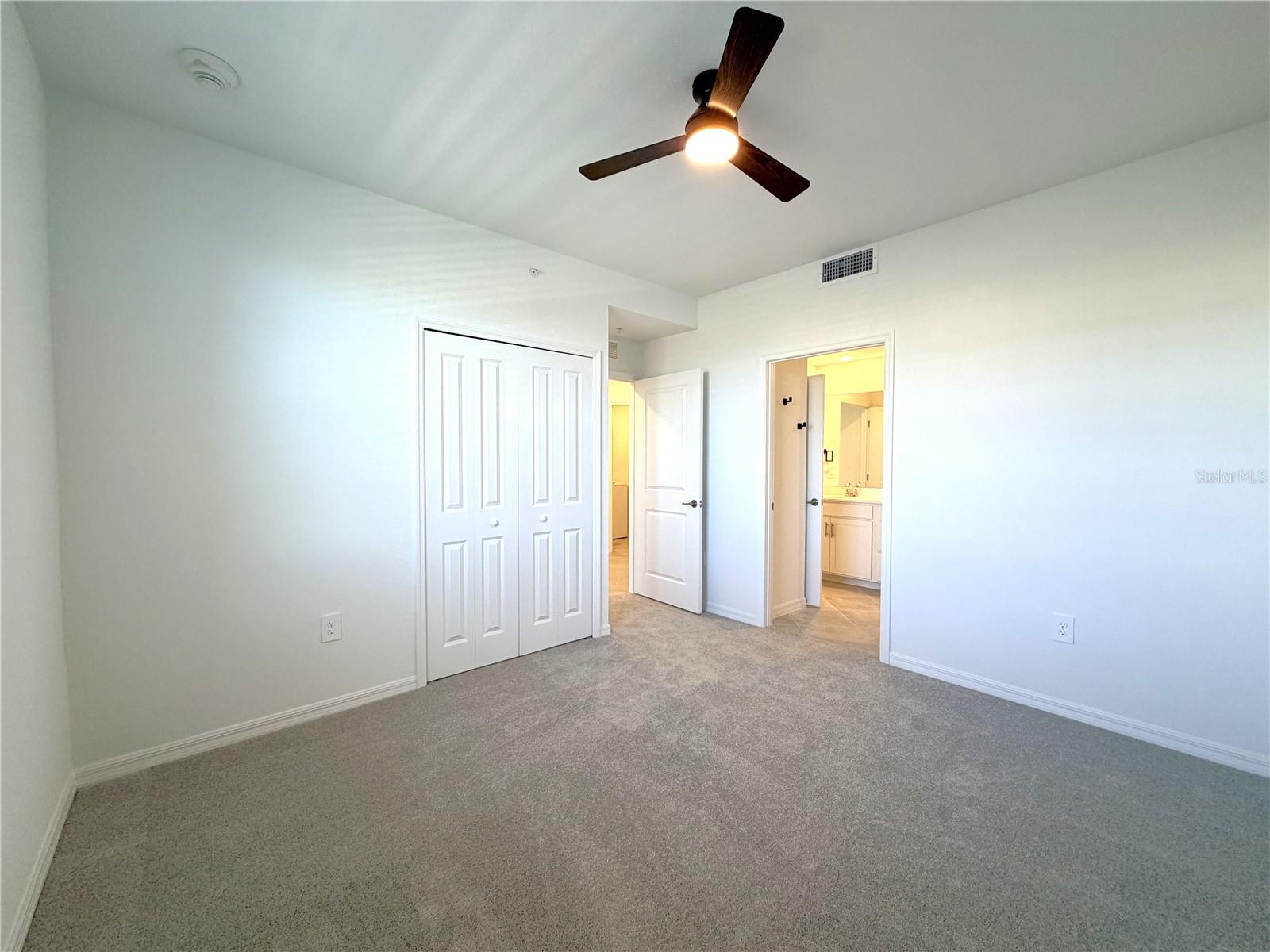 Listing photo id 16 for 17570 Opal Sand Drive 208