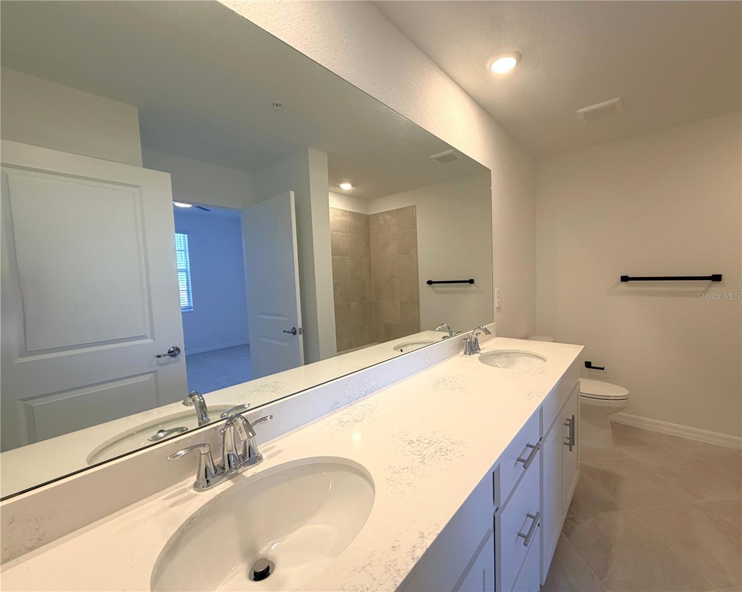 Listing photo id 17 for 17570 Opal Sand Drive 208
