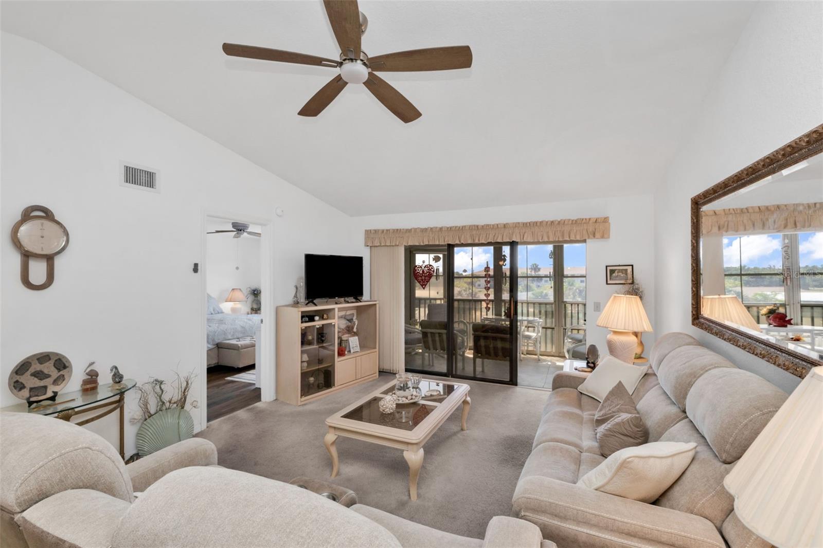 Image 13 of 40 For 175 Kings Highway 1032