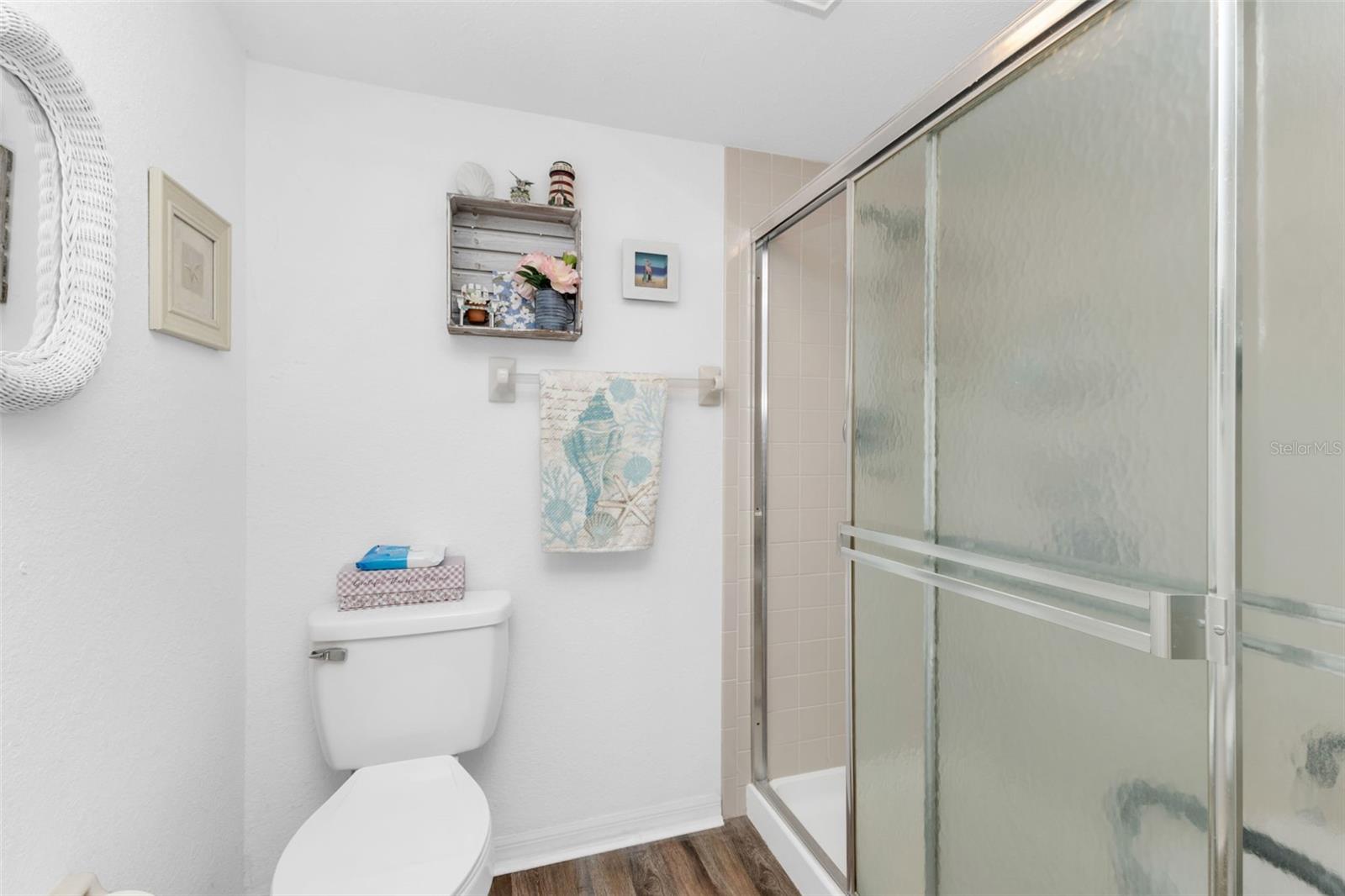 Image 20 of 40 For 175 Kings Highway 1032