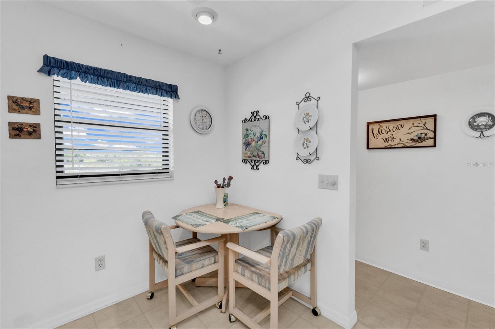 Image 8 of 40 For 175 Kings Highway 1032