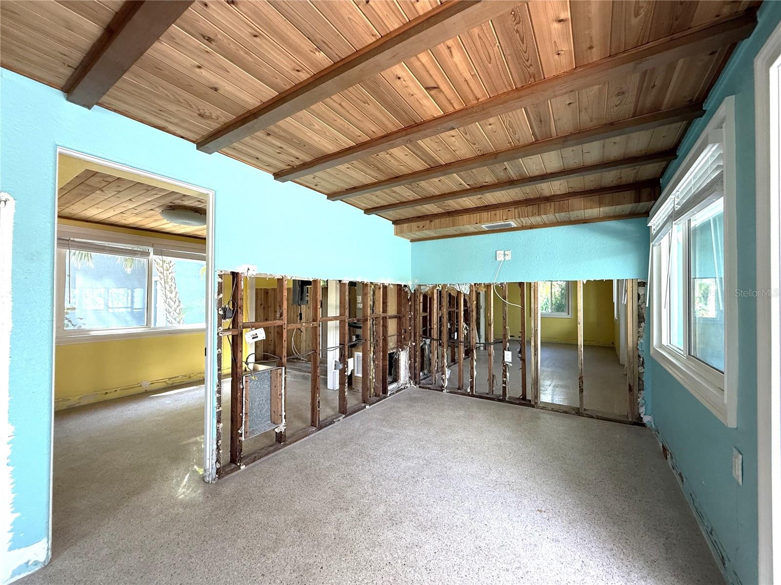 Image 11 of 67 For 1290 Shore View Drive 5