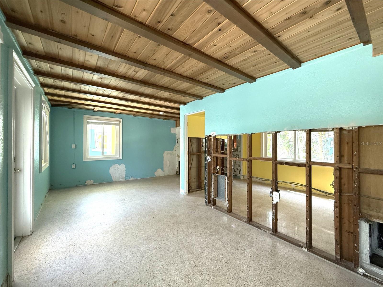 Image 12 of 67 For 1290 Shore View Drive 5