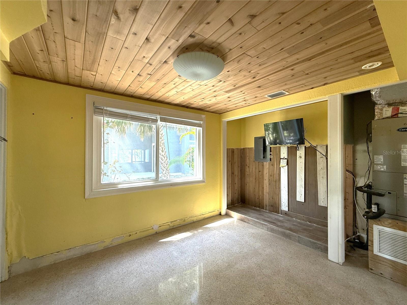 Image 13 of 67 For 1290 Shore View Drive 5