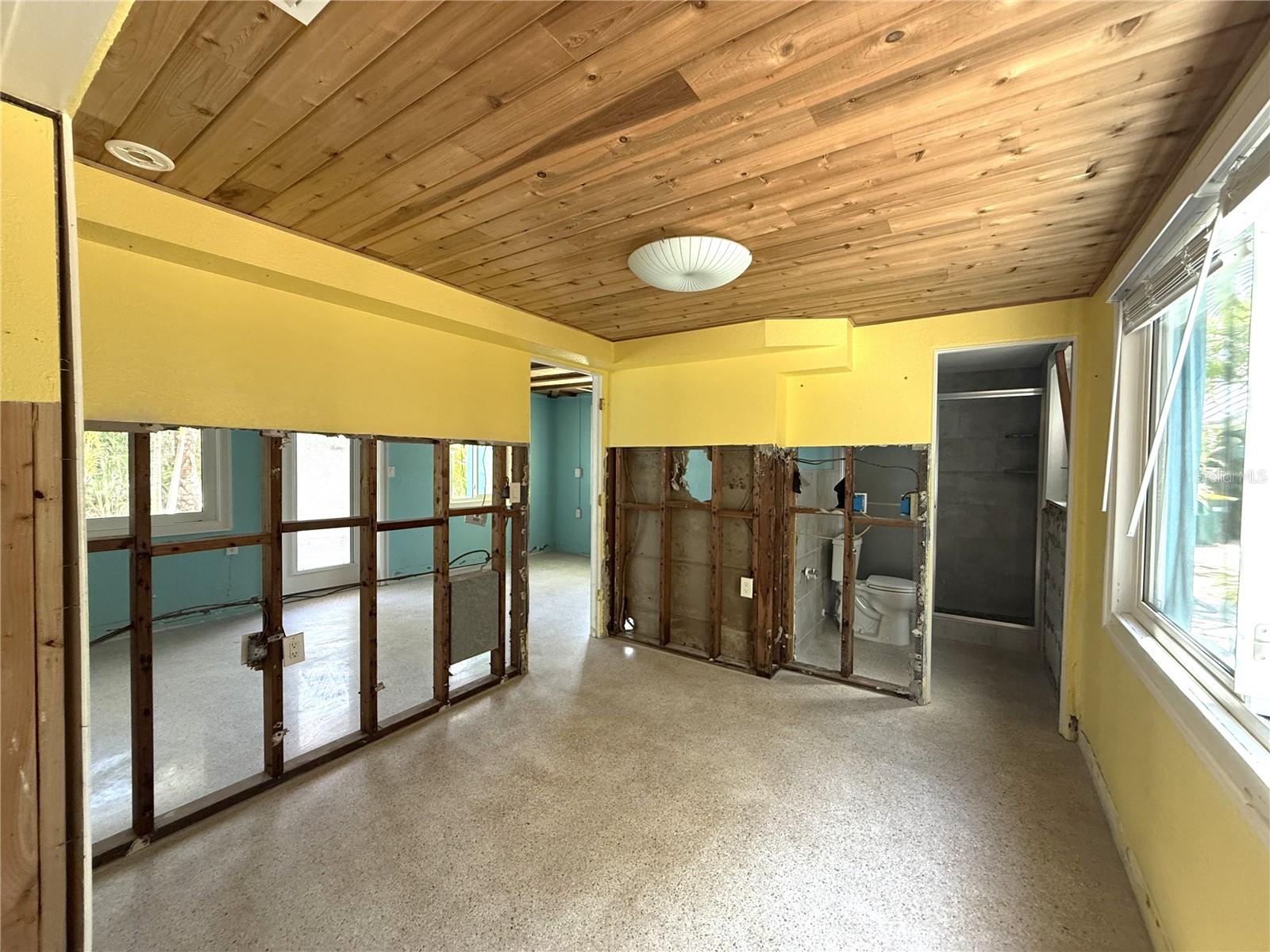 Image 14 of 67 For 1290 Shore View Drive 5