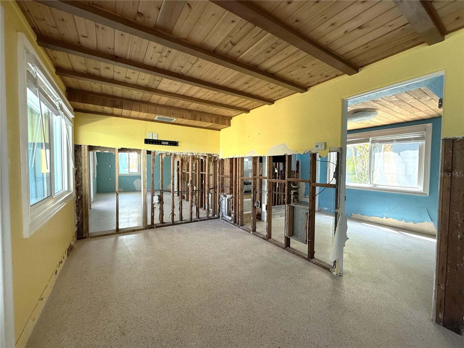 Image 18 of 67 For 1290 Shore View Drive 5