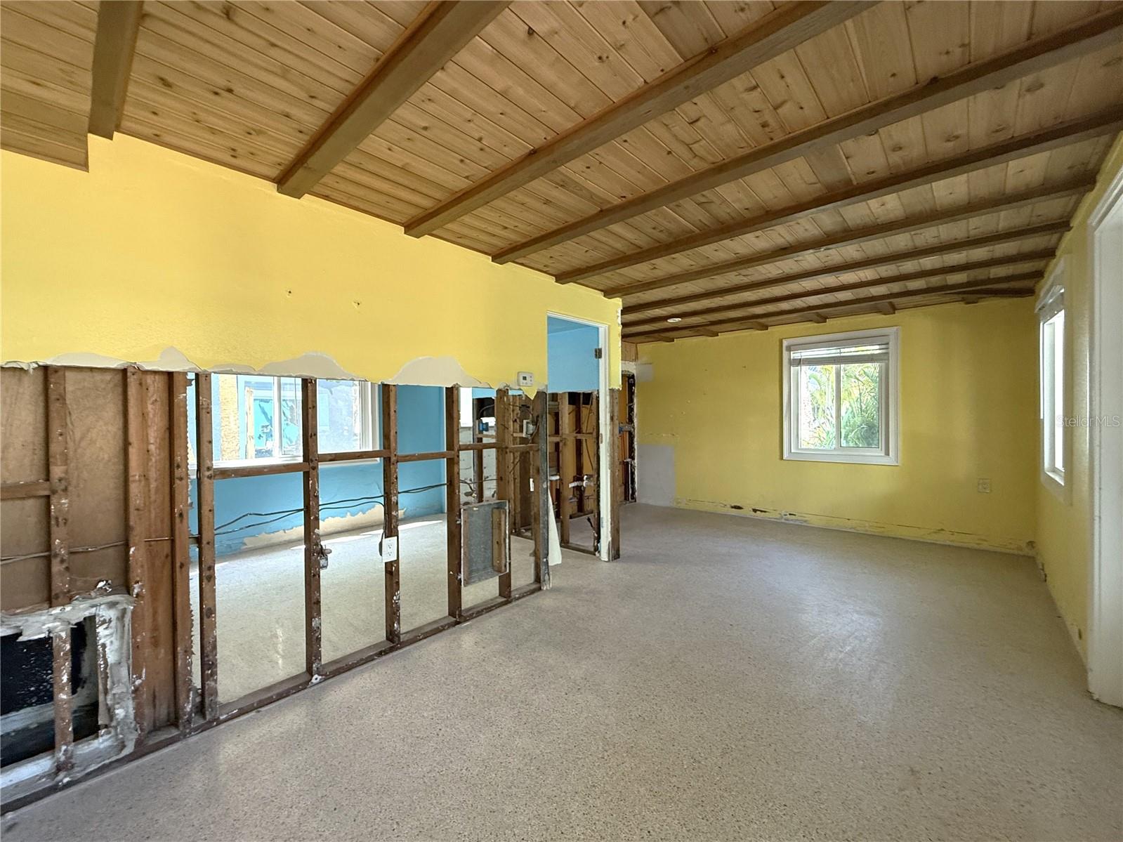 Image 19 of 67 For 1290 Shore View Drive 5