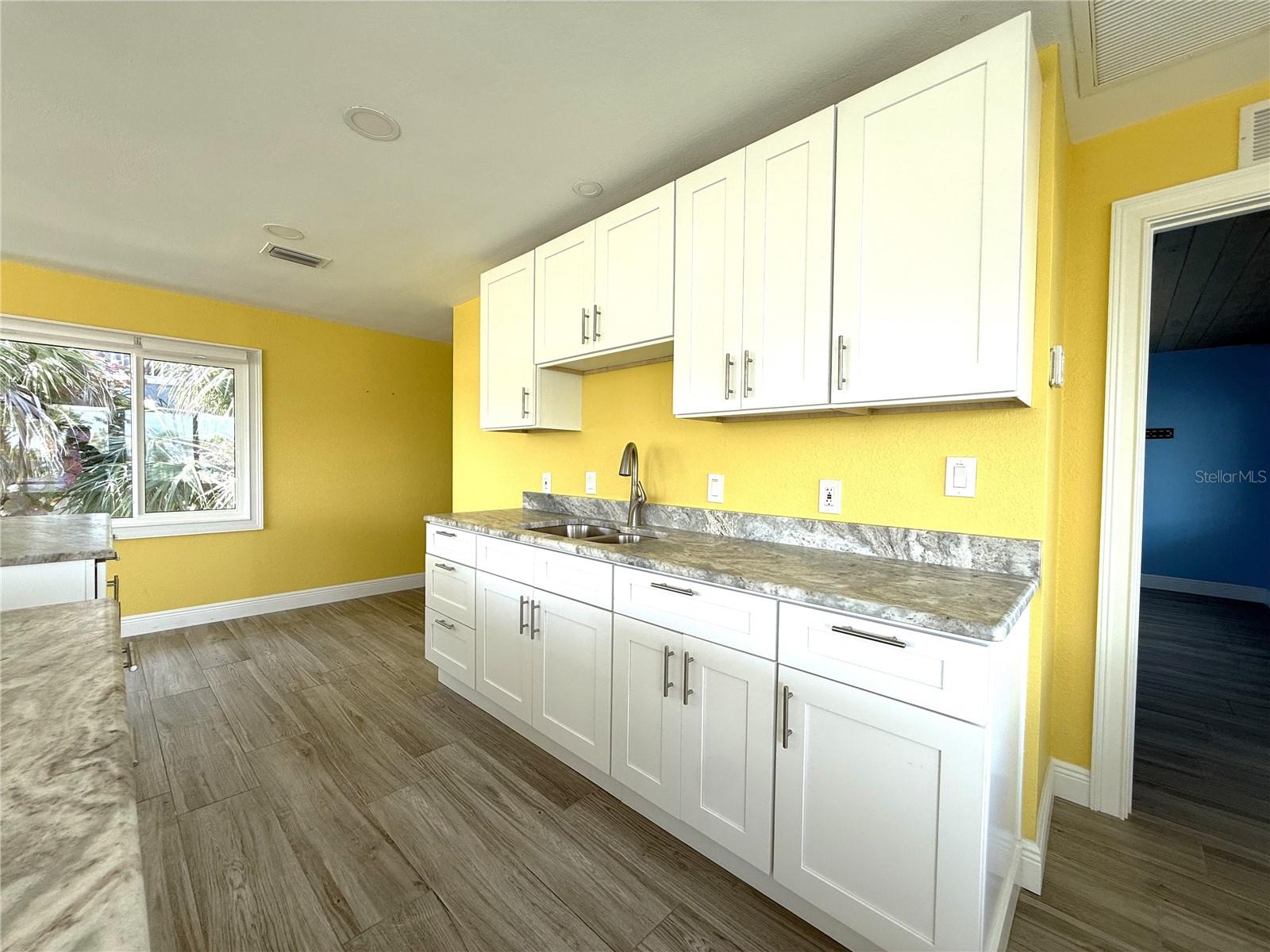 Image 28 of 67 For 1290 Shore View Drive 5