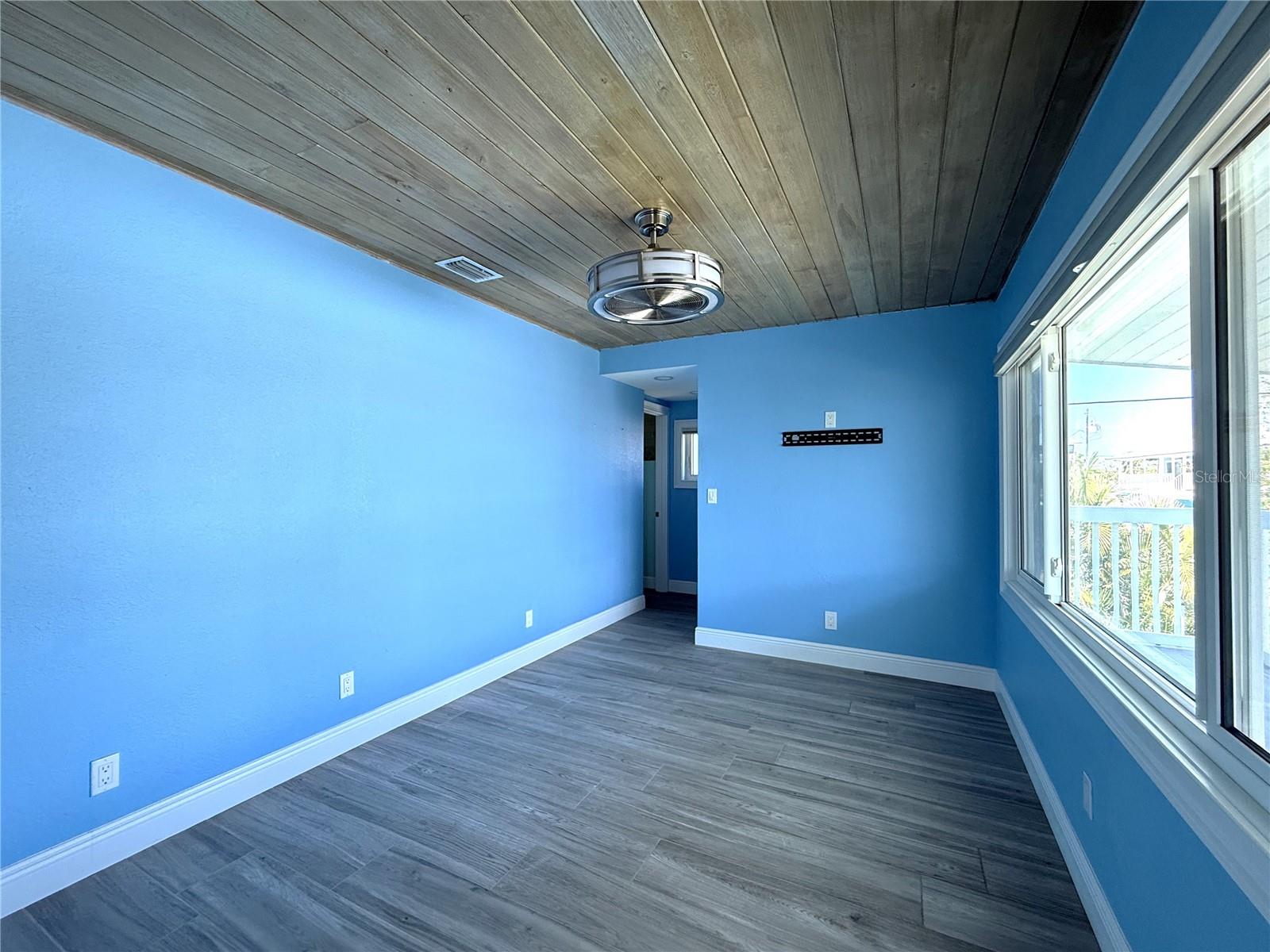 Image 32 of 67 For 1290 Shore View Drive 5