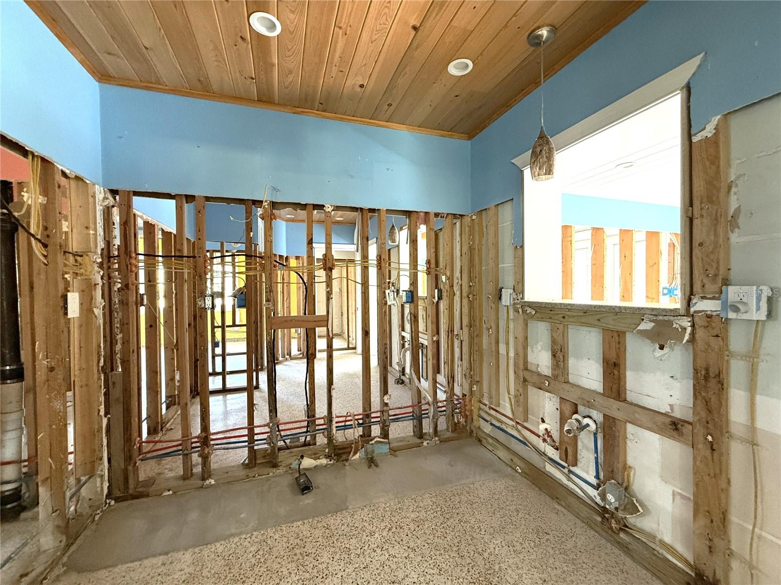 Image 52 of 67 For 1290 Shore View Drive 5