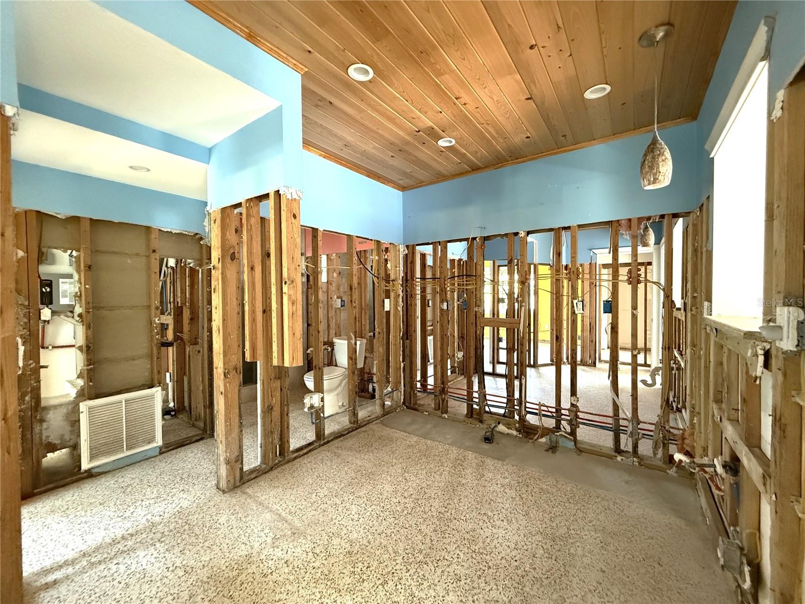 Image 53 of 67 For 1290 Shore View Drive 5