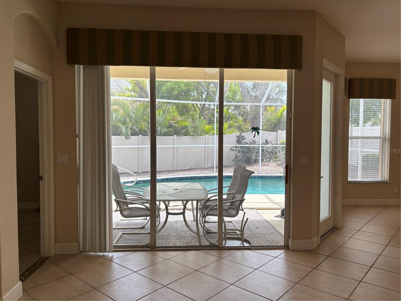 Image 12 of 40 For 132 Amora Avenue