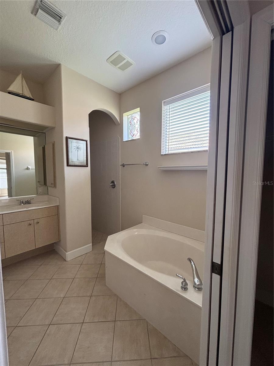 Image 21 of 40 For 132 Amora Avenue