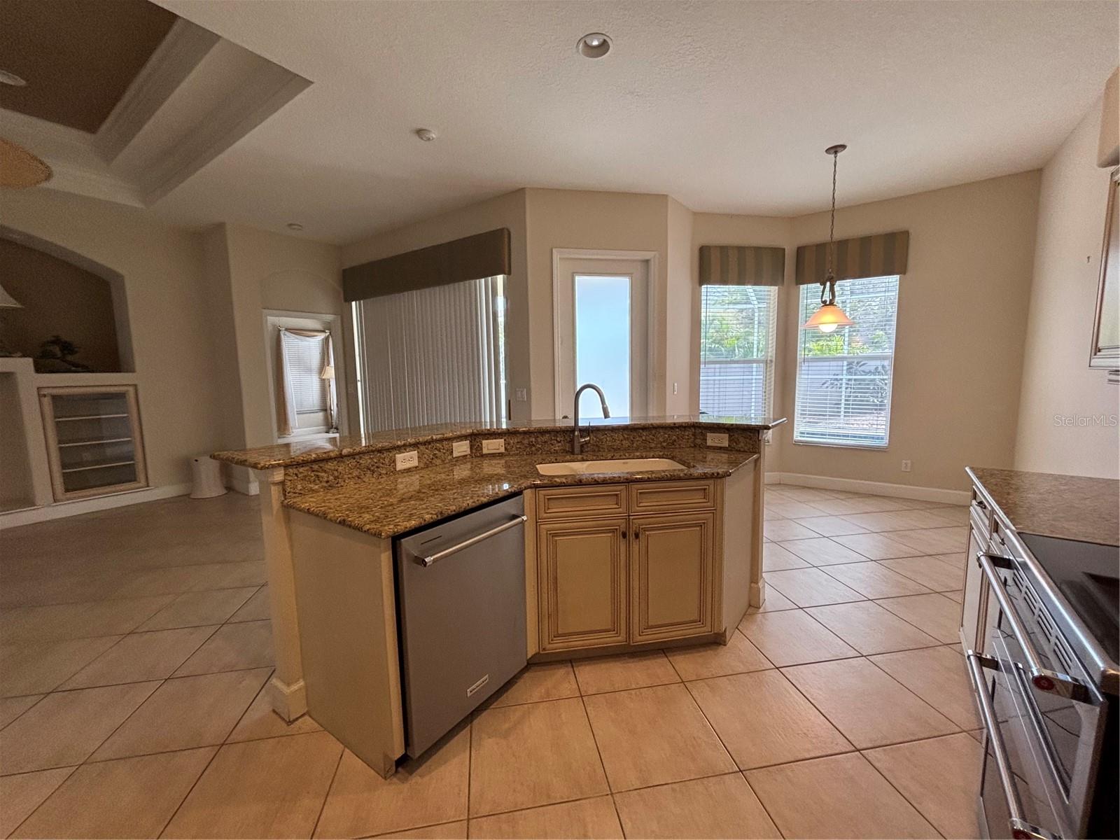 Image 5 of 40 For 132 Amora Avenue