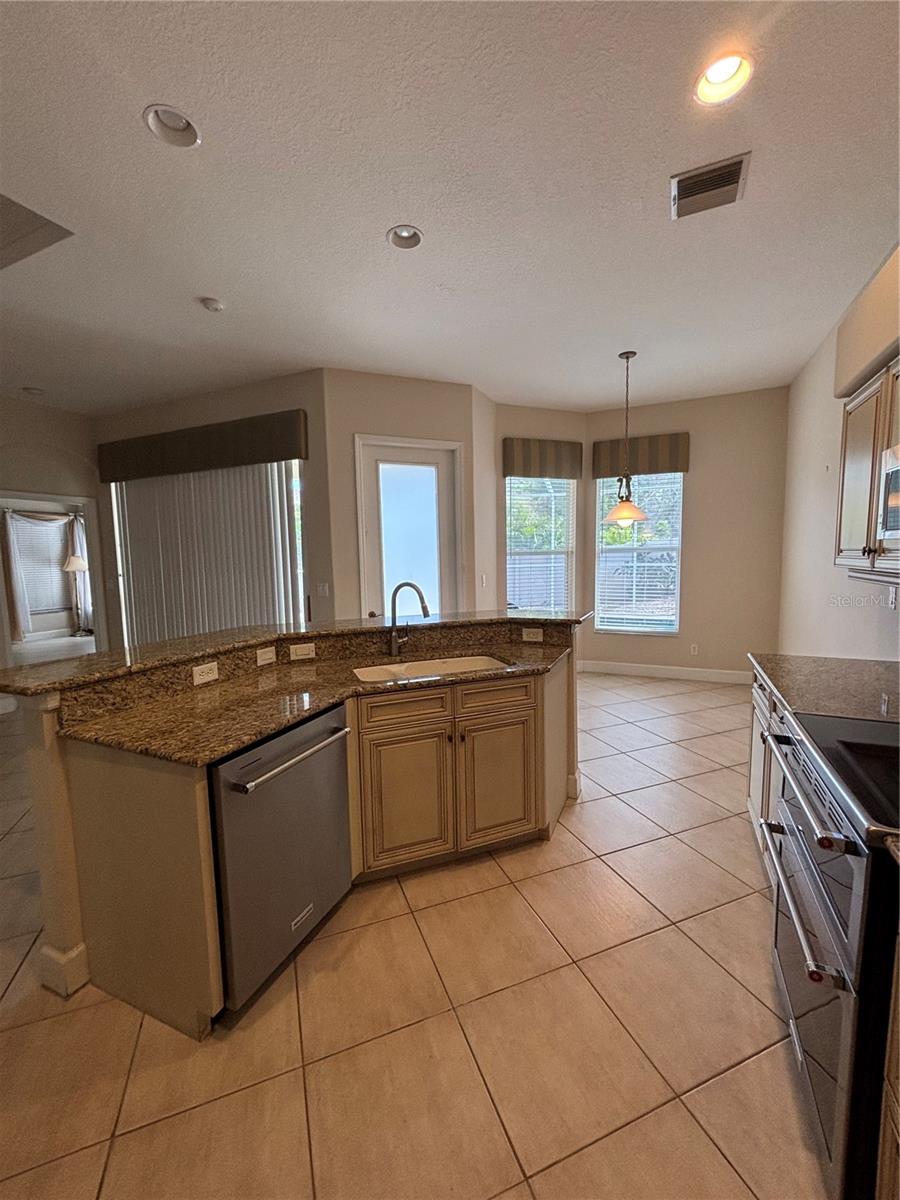 Image 6 of 40 For 132 Amora Avenue